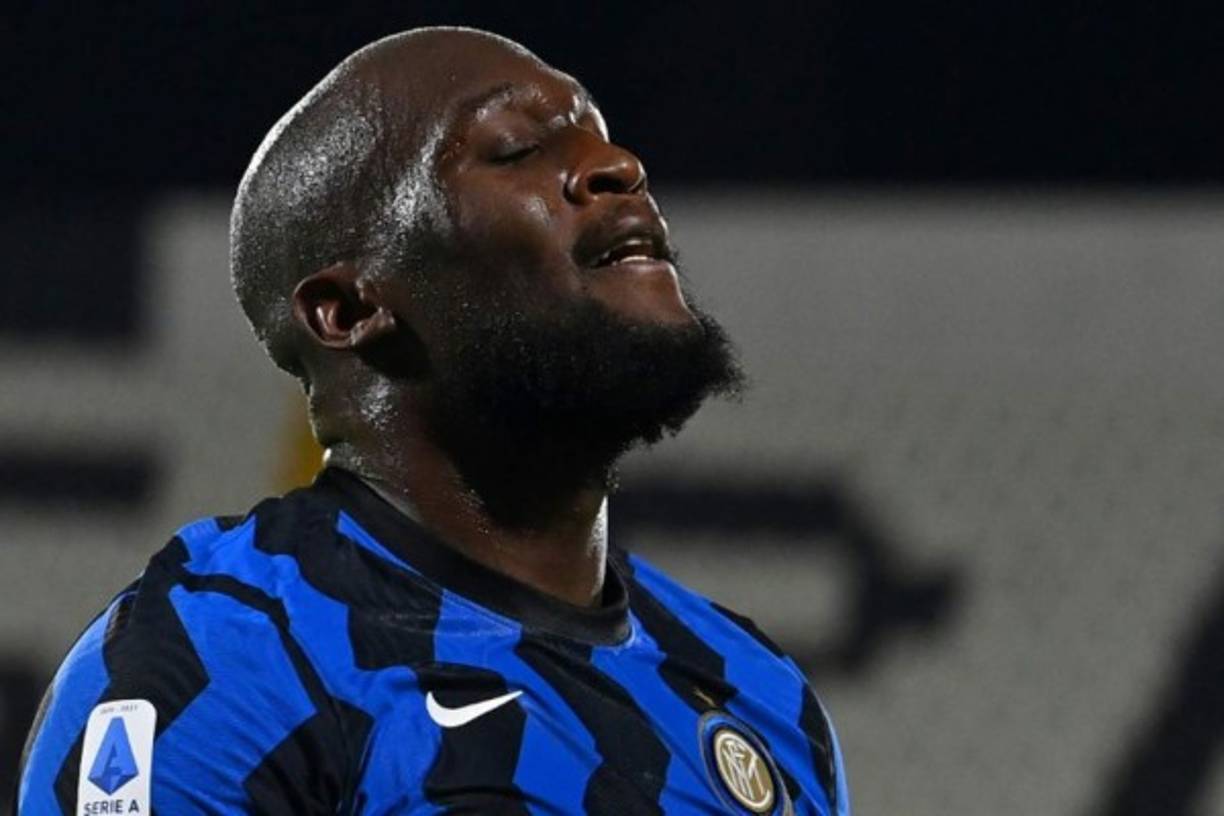 Romelu Lukaku se convertirá oficialmente en nuevo jugador del Chelsea por las cuatro próximas temporadas, con un salario de 12 millones de euros netos al año (más 3 de bonus). El belga dejará al Inter de Milán. Foto AFP.