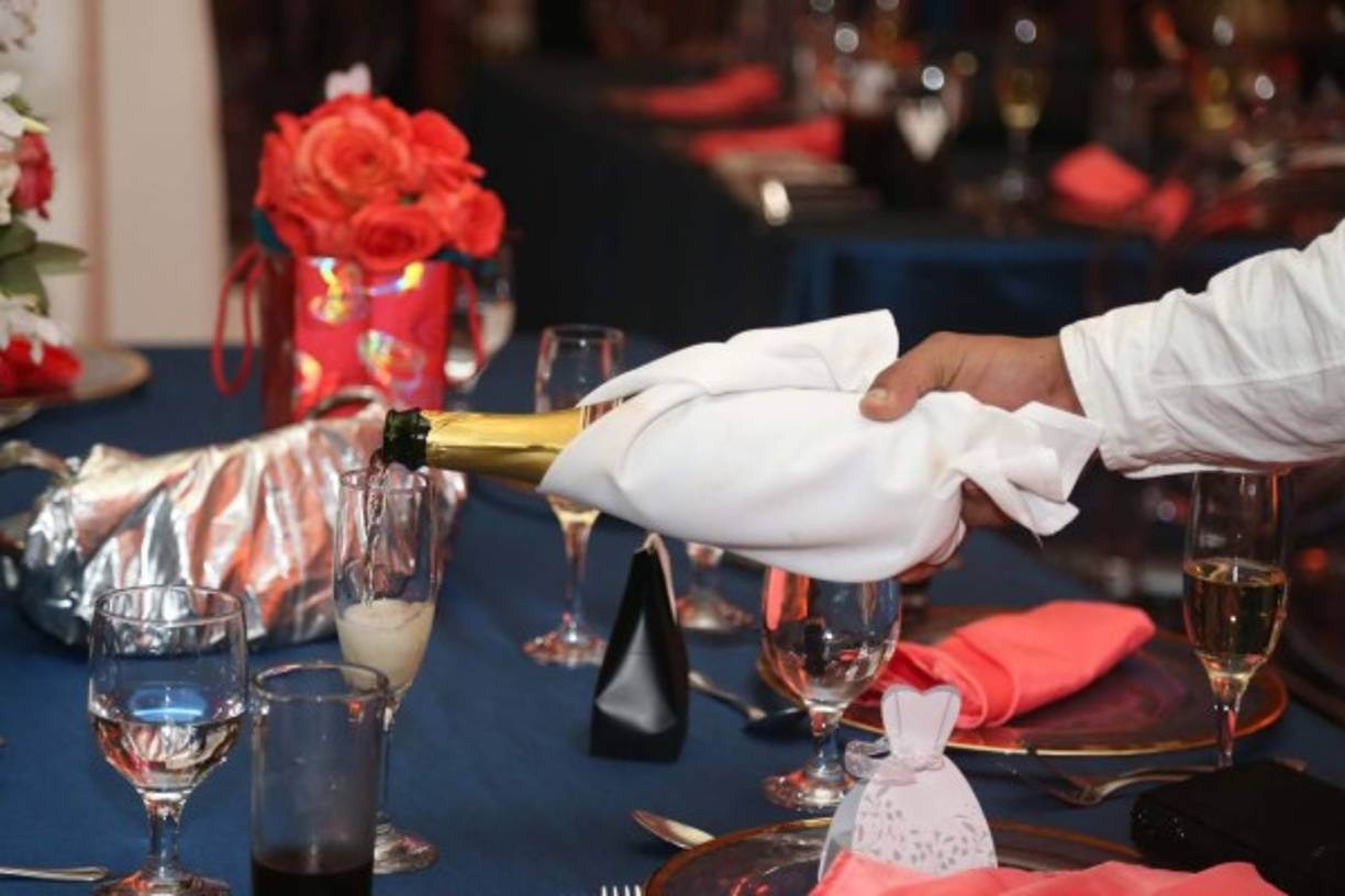 Se sirvió espumosa champaña especial.