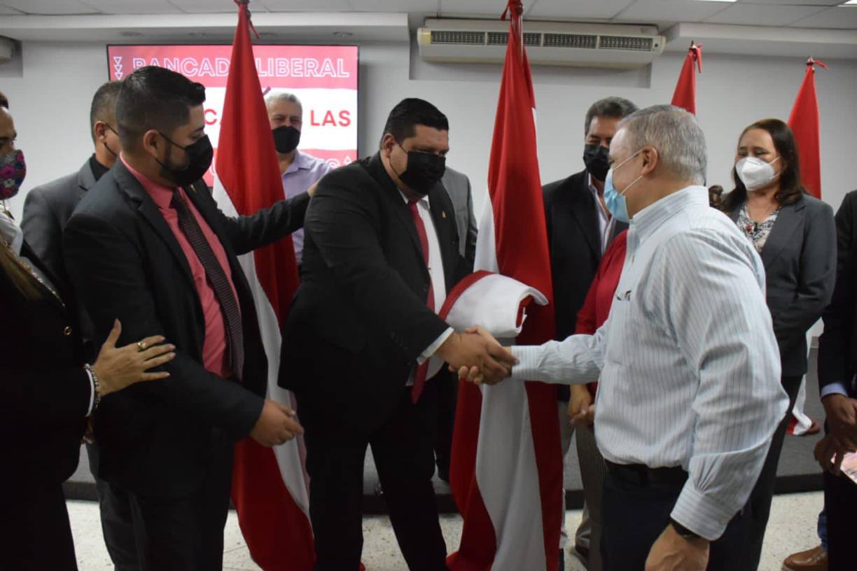 “Ahorita me estoy uniendo al Partido Liberal, porque siento que es el partido con el que más afinidad tengo a mis ideas, y mi familia es liberal”, dijo Gaído durante una conferencia de prensa desde la sede de los liberales. 