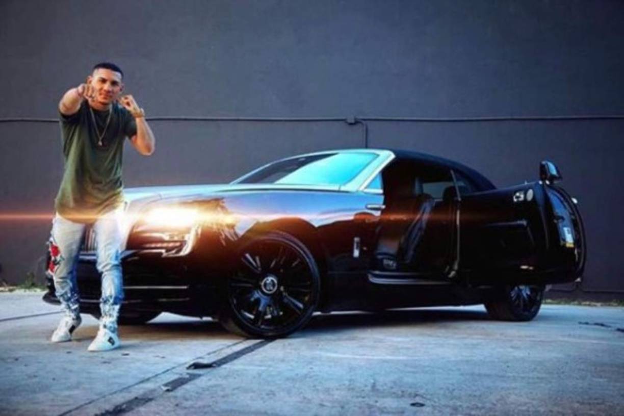 El boxeador hondureño Teófimo López tiene su propia colección de autos y así los presume en sus redes sociales.