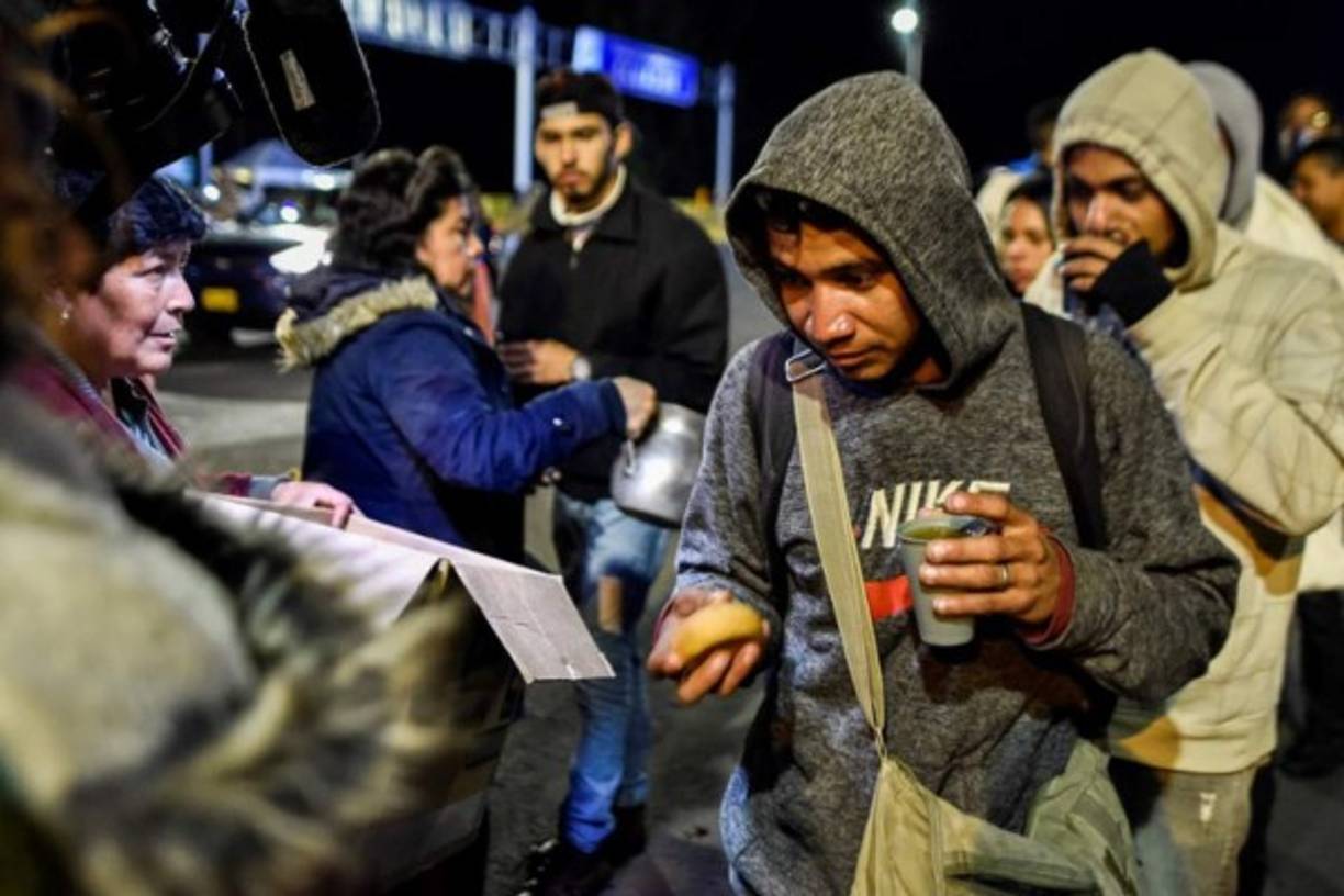 Con galletas o pan como alimento principal, el grupo tiene planeado seguir su camino hacia Perú.