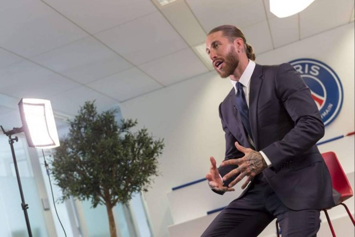 “Soy trabajador, me gusta ser constante y tener sentido del sacrificio. Eso es lo que he logrado a lo largo de mi carrera y trataré de dar mi mejor nivel para ayudar y ganar, que es difícil pero tenemos que estar todos unidos y remando en la misma dirección”, dijo el defensa internacional español en una breve entrevista a la televisión del club.