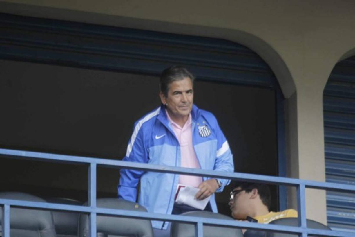 El entrenador de la Selección de Honduras, Jorge Luis Pinto estuvo presente en el estadio Nacional.
