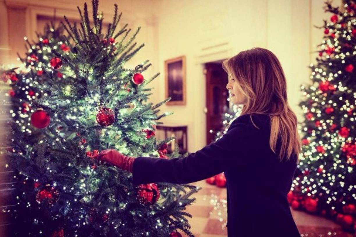 Melania Trump, primera dama de EEUU, compartió por medio de sus redes sociales, la decoración navideña de la Casa Blanca.