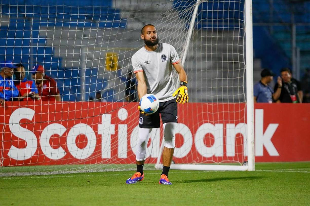 Edrick Menjívar se siente de la mejor forma para jugar, pero no será arriesgado, no hizo el viaje a San Pedro Sula. Lo mismo le pasó con la Selección de Honduras frente a Jamaica.