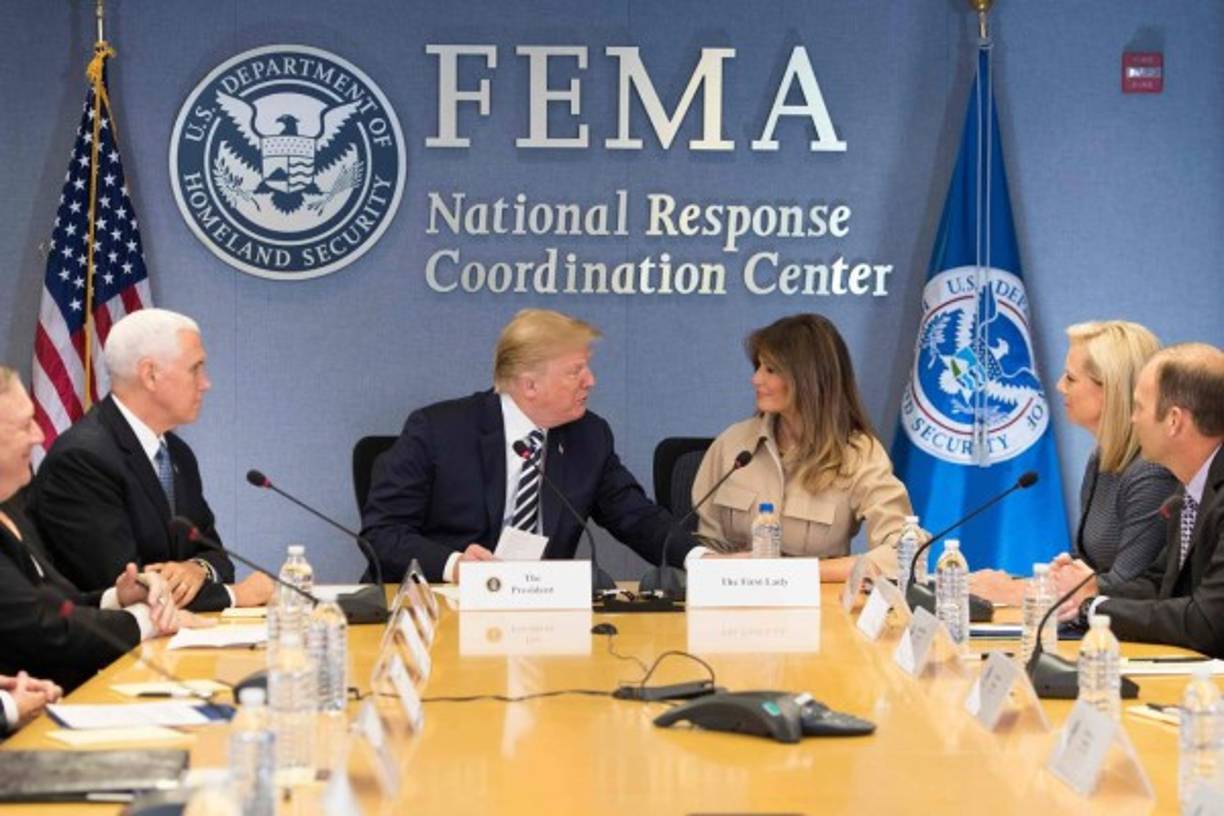 Melania reapareció luego de que Trump arremetiera contra los medios de comunicación por los ataques contra su esposa. 'Los Medios de Comunicación Falsos han sido tan injustos y viciosos con mi esposa y nuestra gran Primera Dama, Melania', escribió Trump en su cuenta de Twitter.<br/>