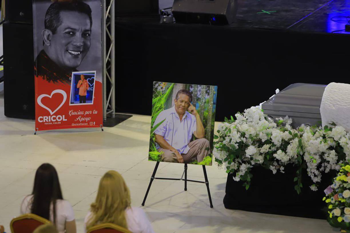 Realizan homenaje a Moisés Canelo previo a su sepelio en San Pedro Sula