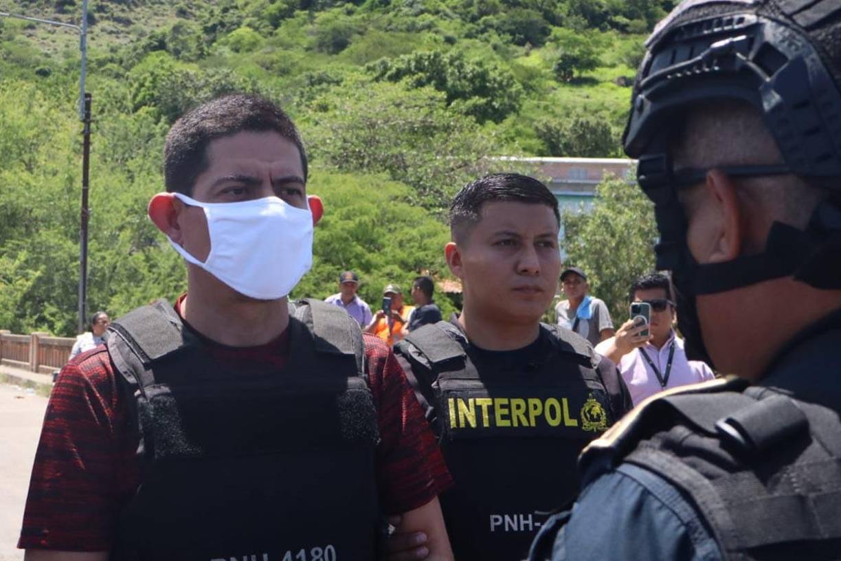 Un Juzgado de Letras Natural Designado emitió el 20 de julio de 2018 una orden de captura contra Suárez Ramírez,