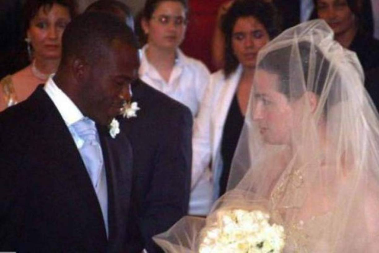 Luego de que se conocieron en el 2000, David Suazo y la italiana Elisa Secchi se casaron finalmente en el 2005.