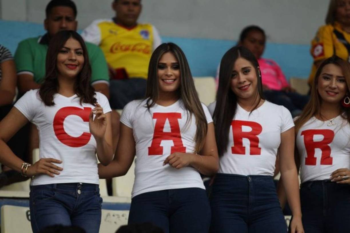 Las chicas Carrion que estuvieron en el estadio Nacional.