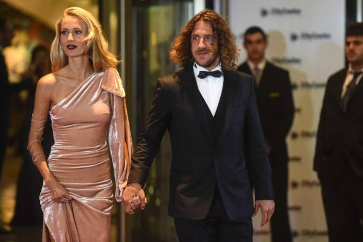 Puyol junto a su amada esposa. FOTO AFP.