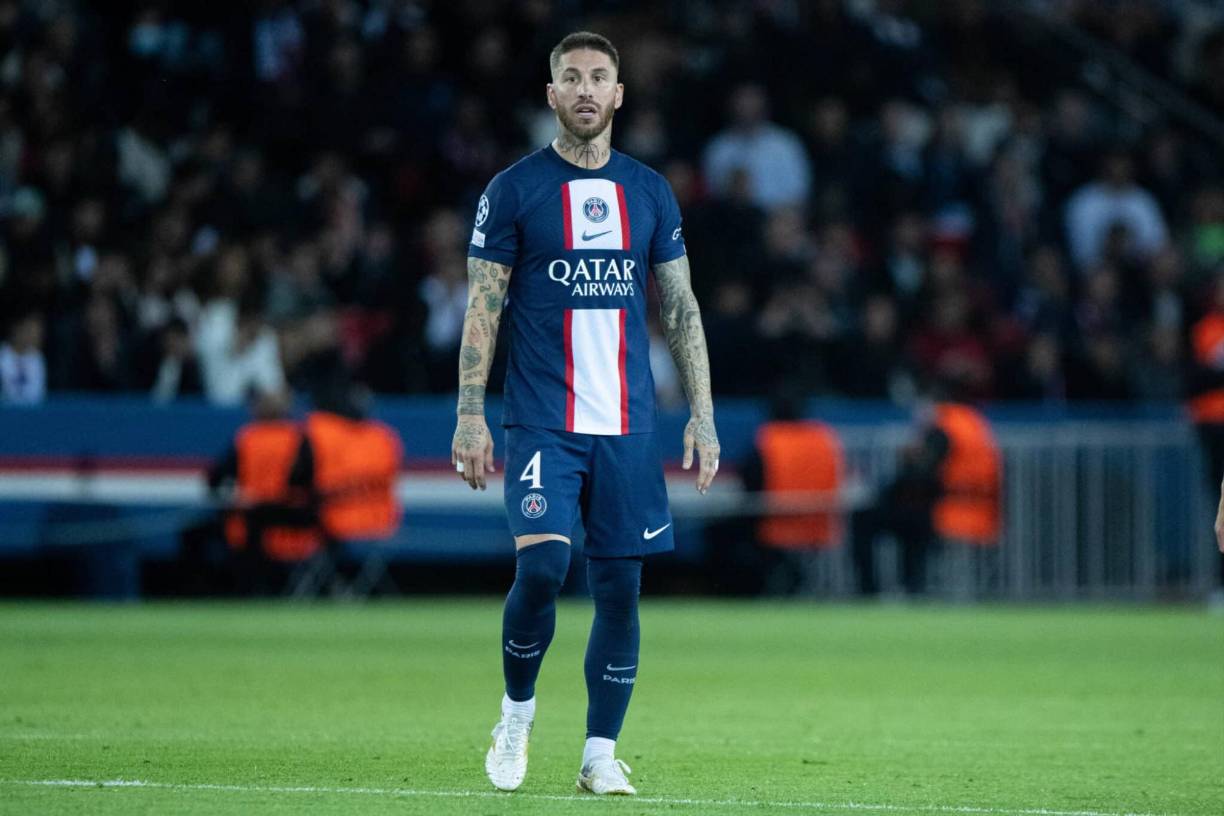 Sergio Ramos - El defensa español se ha ofrecido para regresar al Sevilla FC, según fuentes cercanas al futbolista. El futbolista de 37 años, quien actualmente está libre tras finalizar contrato con el París Saint-Germain, ha sonado también para ir a Arabia Saudita o Estados Unidos.