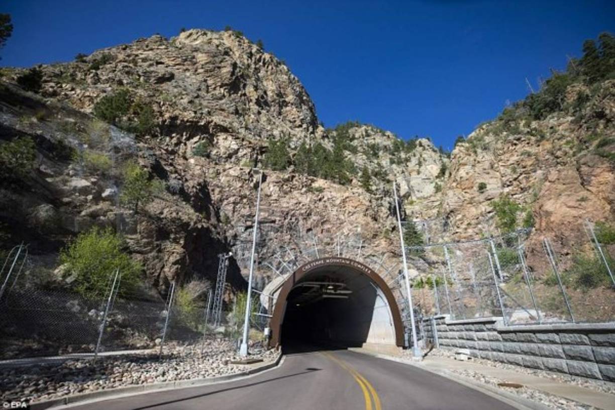 El denominado búnker del fin del mundo está construido a casi 600 metros de profundidad bajo la cima de la montaña Cheyenne, en Colorado.