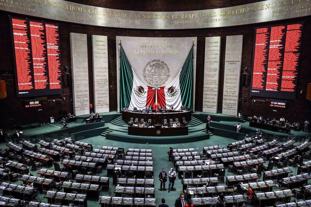 4. Gracias a sus nuevas mayorías en el Congreso, López Obrador promulgó la reforma constitucional al Poder Judicial el 15 de septiembre, con lo que a partir de junio de 2025 México elegirá en las urnas, por voto popular, a los jueces, magistrados, la Suprema Corte, el Tribunal Electoral y el Tribunal de Disciplina Judicial.