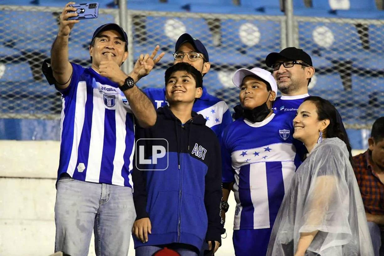 Pocos aficionados llegaron a alentar a la Selección de Honduras en el duelo ante Canadá.