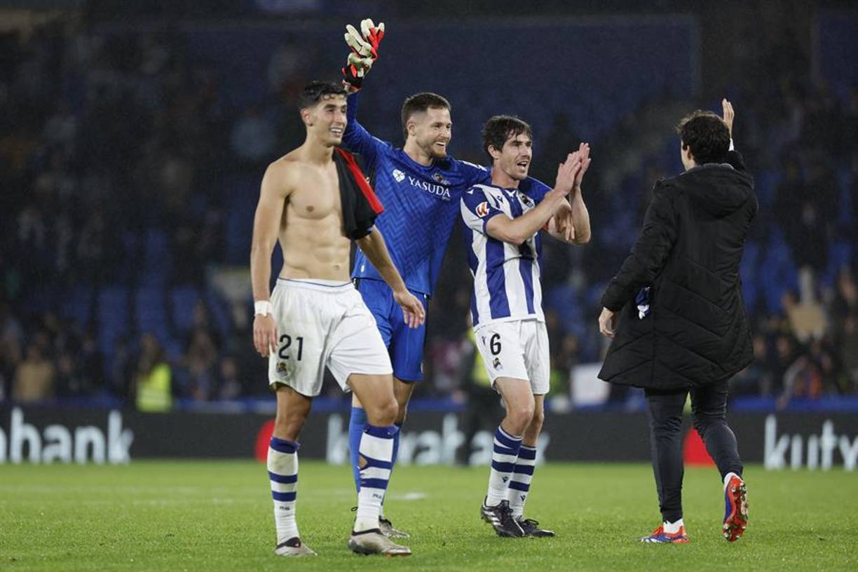 Los festejos de los jugadores de la Real Sociedad. Tras el triunfo, ahora son octavos con 18 unidades.