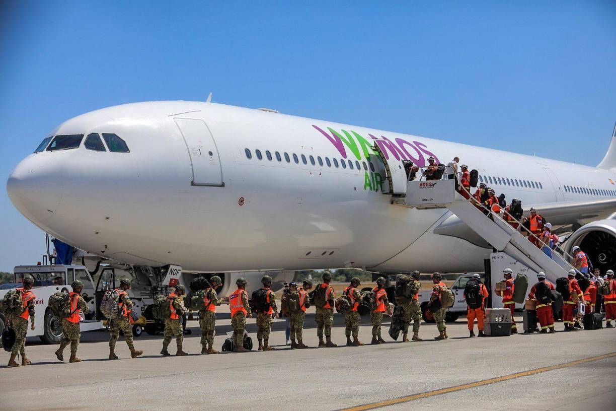 Un equipo de 100 personas -entre rescatistas y médicos- partió este miércoles a Turquía para colaborar en las tareas de búsqueda, rescate y asistencia de las víctimas del terremoto que sacudió el lunes la zona fronteriza de ese país con Siria y que deja hasta el momento unos 11.000 muertos.