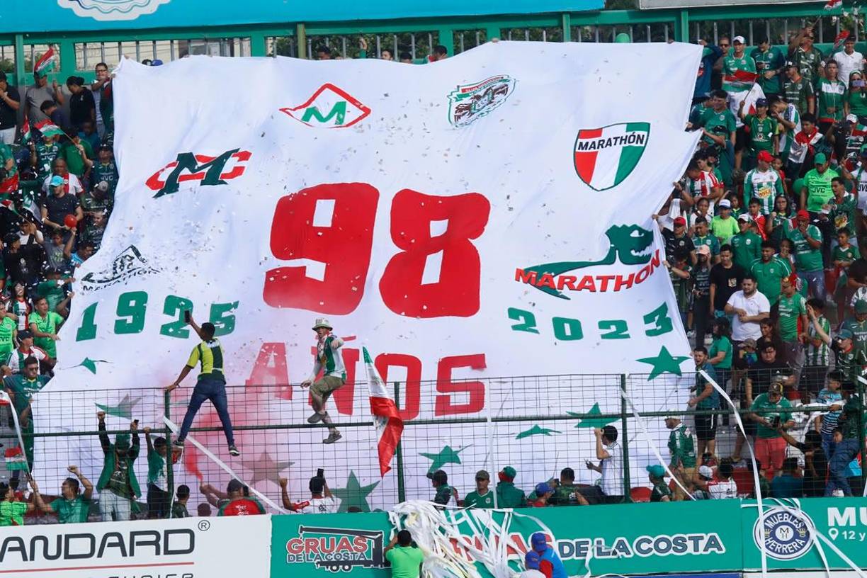 Así celebraron los aficionados del Marathón el 98 aniversario del club sampedrano.