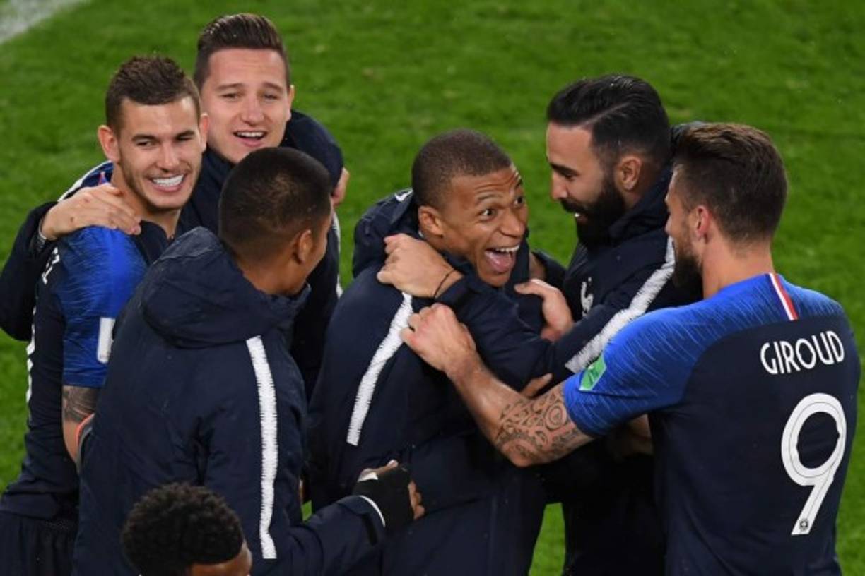 Los jugadores de Francia celebrando la victoria y clasificación a octavos de final del Mundial de Rusia 2018. Foto AFP