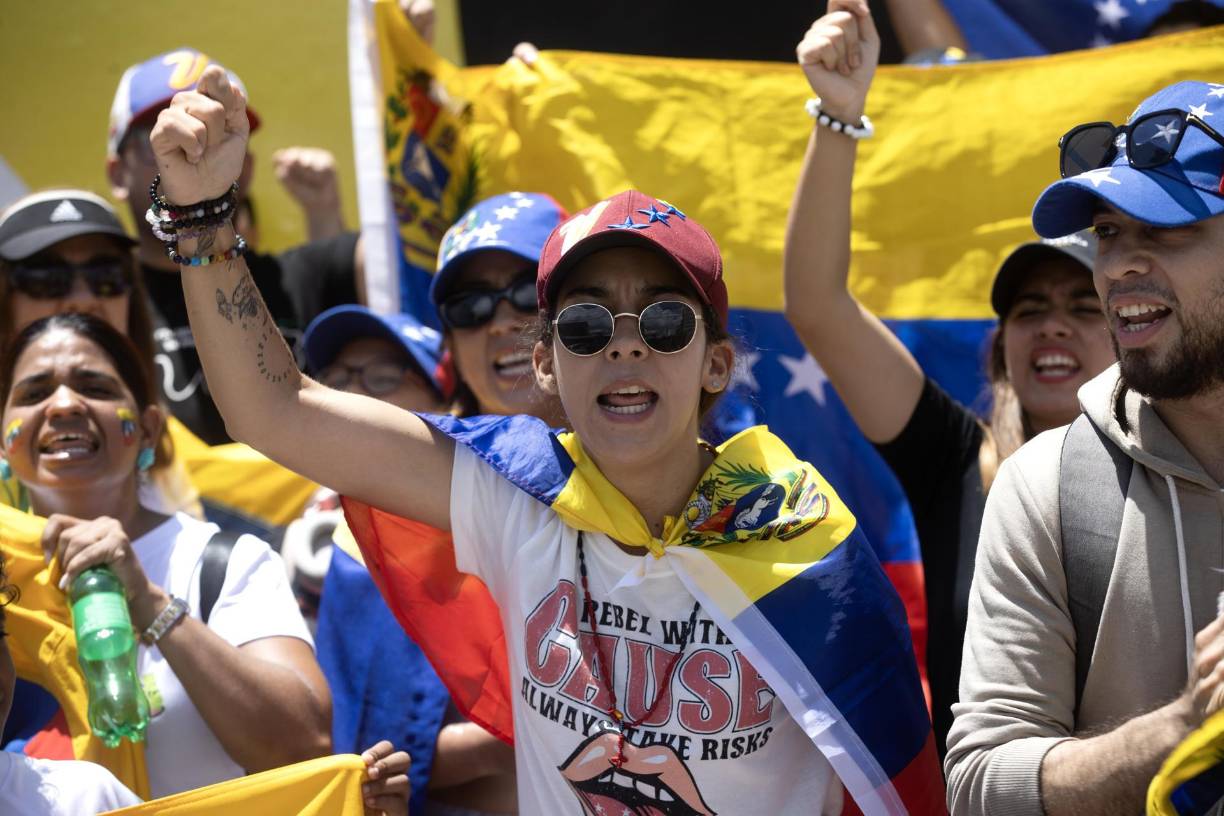  El coordinador general del comando de campaña en República Dominicana de González Urrutia, Kleber Correa, afirmó en declaraciones a la prensa que “las expectativas siguen siendo grandes, lo que estamos esperando es que terminen de decir que Edmundo González es el presidente de la República por la vía formal”.
