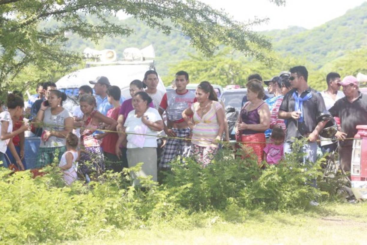 Los pobladores de San Lorenzo, Valle, en el sur de Honduras, presenciaron el rescate del cuerpo sin vida del pequeño.