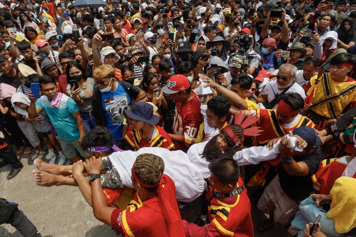 Antes de clavarse hoy en la cruz, Enaje indicó al medio Coconuts que está planteándose dejar de participar en las crucifixiones debido a su edad ya que, además de sufrir los clavos, el martirio incluye arrastrar una cruz de 37 kilogramos durante dos kilómetros.