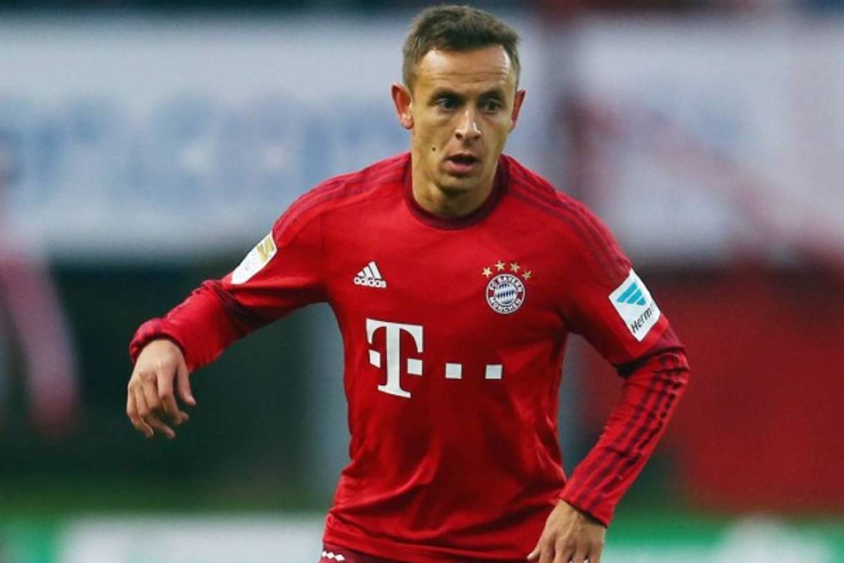 Según publica este miércoles el diario Bild, el Chelsea está pensando en Rafinha, del Bayern Múnich, para reforzar el lateral derecho y darle así un recambio a César Azpilicueta.