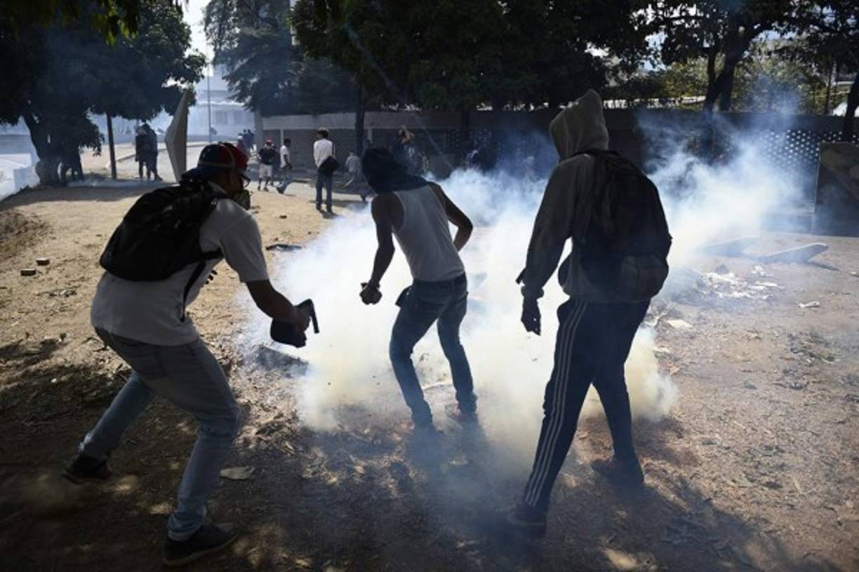 Los manifestantes tuvieron choques contra los policías antidisturbios de Venezuela.