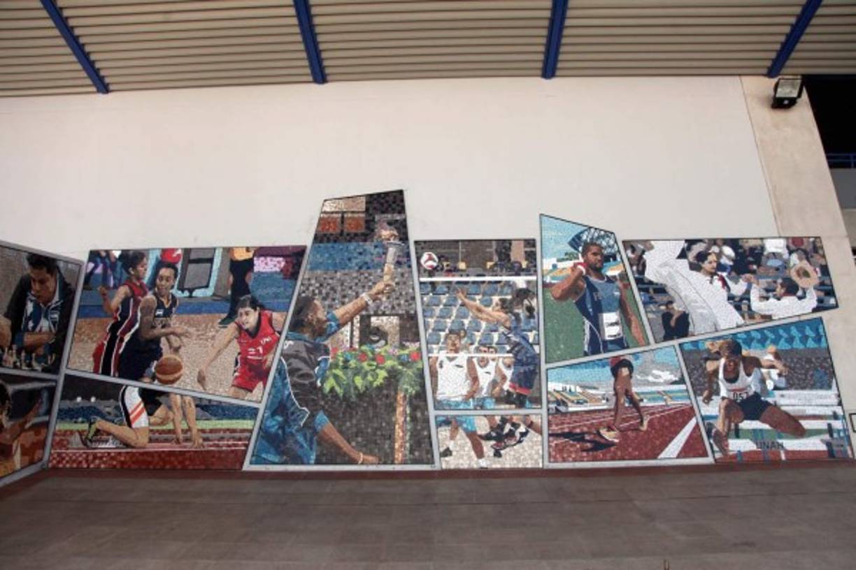 El mural adorna los pasillos del Palacio de los Deportes de la Unah.
