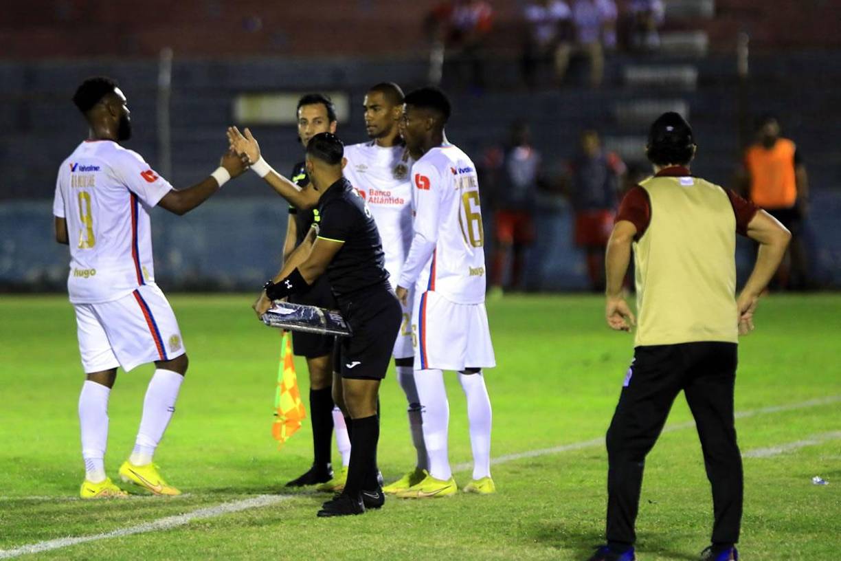 Jerry Bengtson entró por Jorge Benguché en el segundo tiempo.