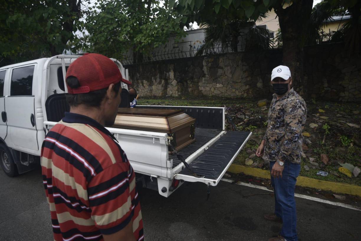 Sin embargo, fueron vecinos de la Guadalupe quienes comentaron que, justo cuando José Isaí levantó el mortero, este explotó en una de sus manos, muy cerca de la cara, causándole la muerte.