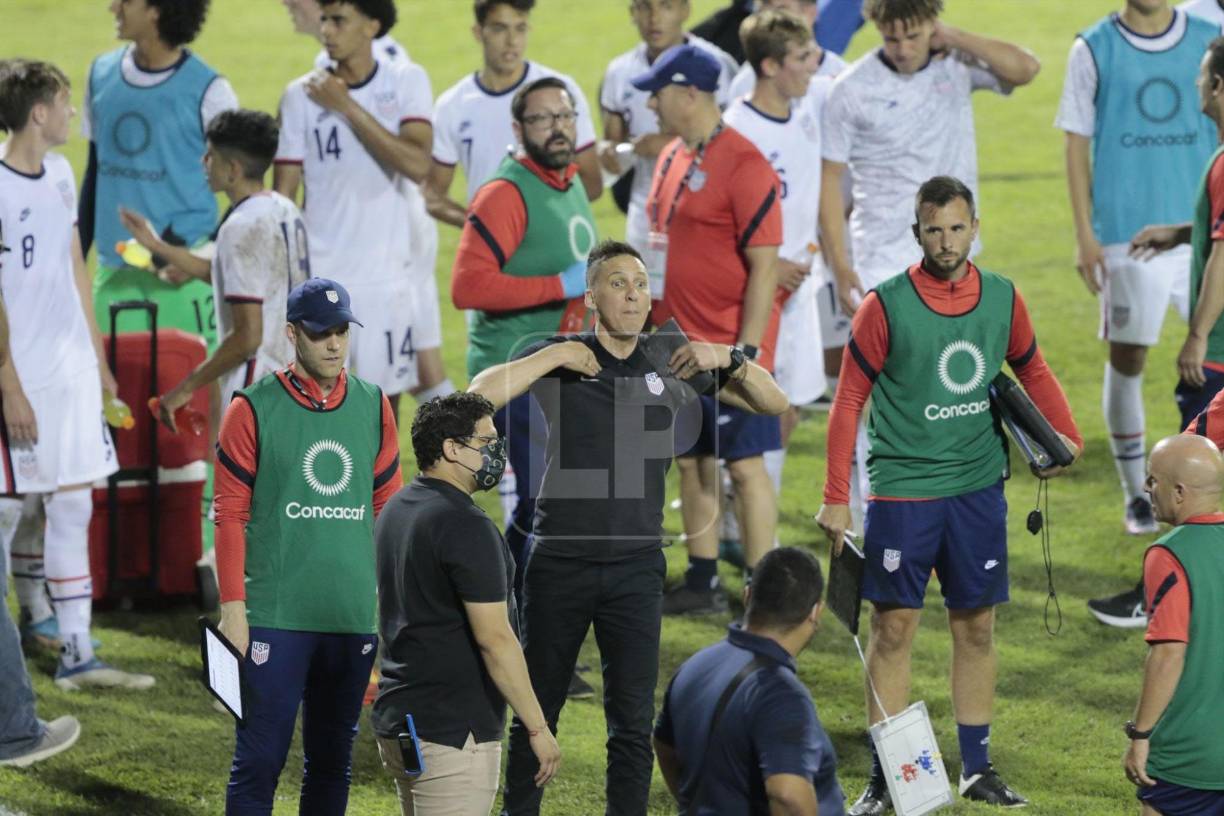 ¿Burla? Así fue captado el cuerpo técnico de Estados Unidos .