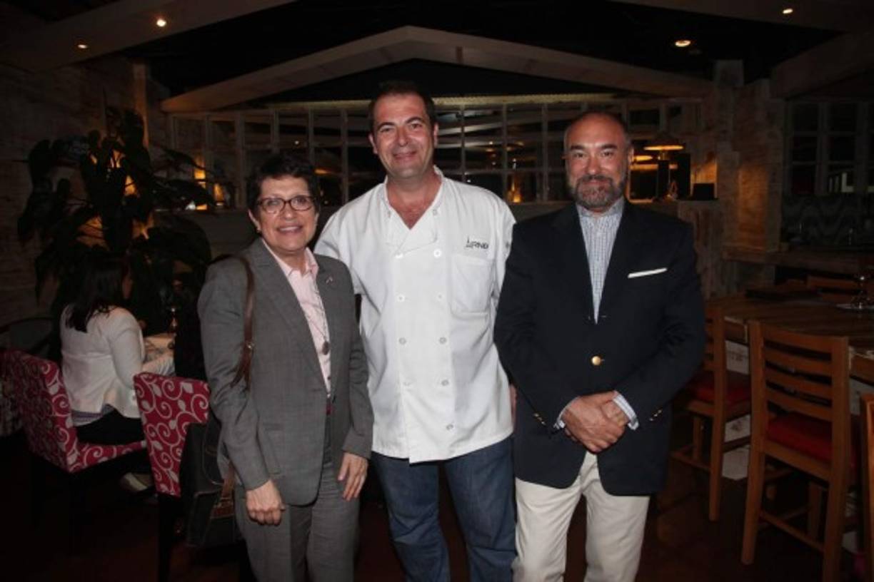 Dolores Jiménez, Arnold Petizon y Pierre Christian Soccoja