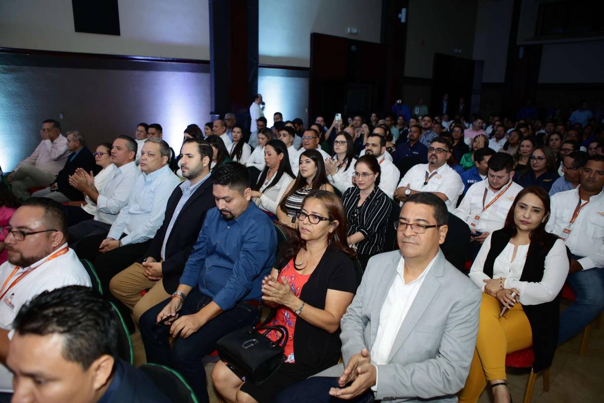 Representantes de las decenas de marcas participantes, así como invitados especiales fueron parte de la gala de inauguración de este importante evento en la Capital Industrial. 