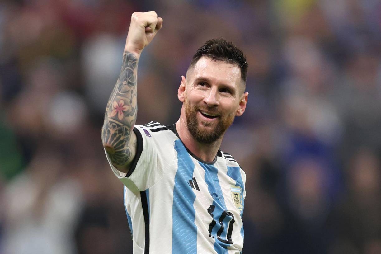 Lionel Messi (Inter Miami). Es inevitable que reciba votos en 2024 solo por su reputación. Sin embargo, sus actuaciones también suelen ser muy buenas y, a pesar de jugar en la MLS, el hecho de que Messi no se haya retirado de la selección tras ganar el Mundial significa que tendrá otra oportunidad de alcanzar la gloria internacional en la Copa América del verano. Si juega al nivel que lo hizo en el Mundial, es de esperar que Argentina gane el torneo y que Messi sea, una vez más, uno de los favoritos al Balón de Oro.