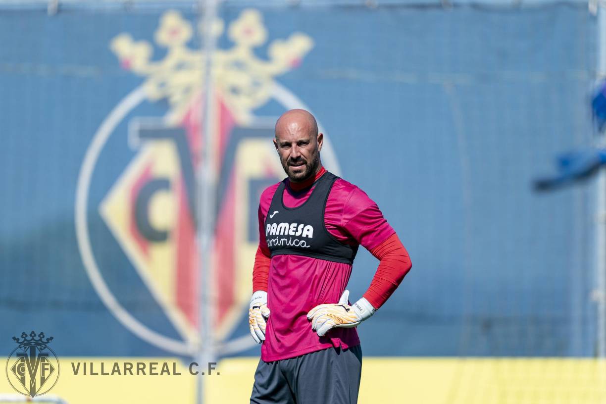 Con casi 40 años, el arquero Pepe Reina regresará a la Liga española tras firmar un contrato por una temporada con el Villarreal