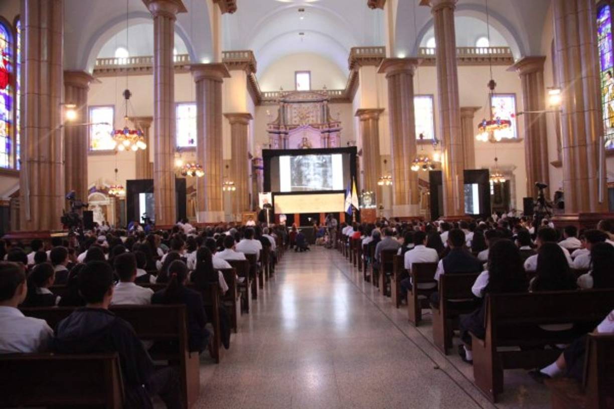La réplica es un regalo del Museo de la Síndonde en Italia y permanecerá expuesta permanentemente en la Basílica Menor de Suyapa.