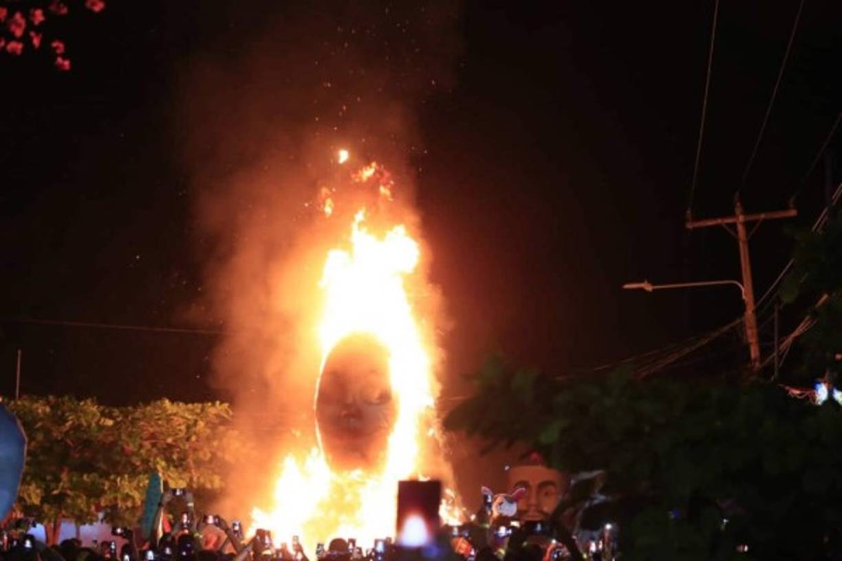 Las esculturas de este año, cuya altura supera los 4,5 metros, están inspiradas en las 'culturas del mundo' y entre ellas figuran las civilizaciones azteca, inca, vikingo, japones, africana y europea, comentó López, que preside el comité organizador.