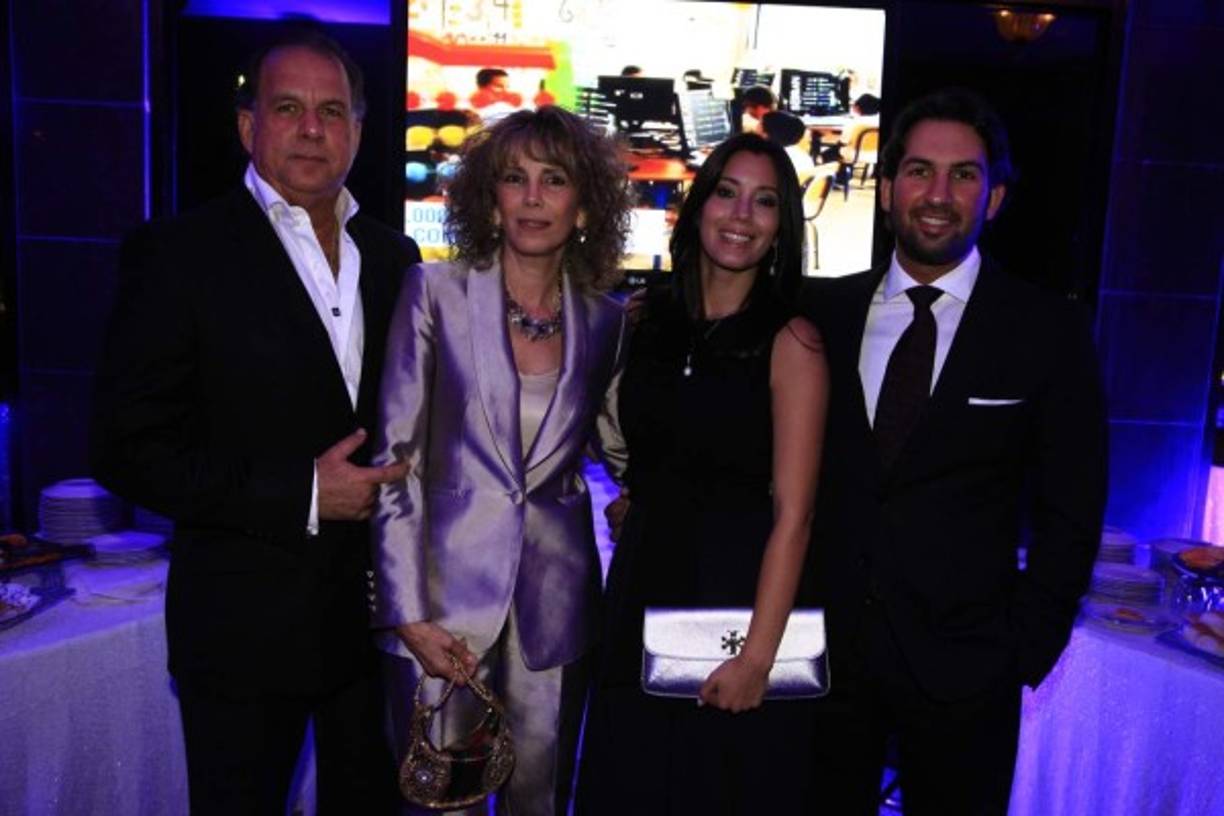 Edgardo, Patricia, Kristen y Mauricio Canahuati.