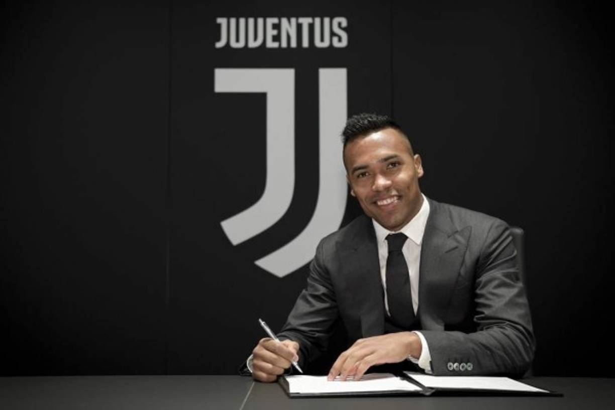 El lateral izquierdo brasileño de 27 años, Alex Sandro, renueva con la Juventus hasta 2023. Es una de las piezas más cotizadas del mercado.