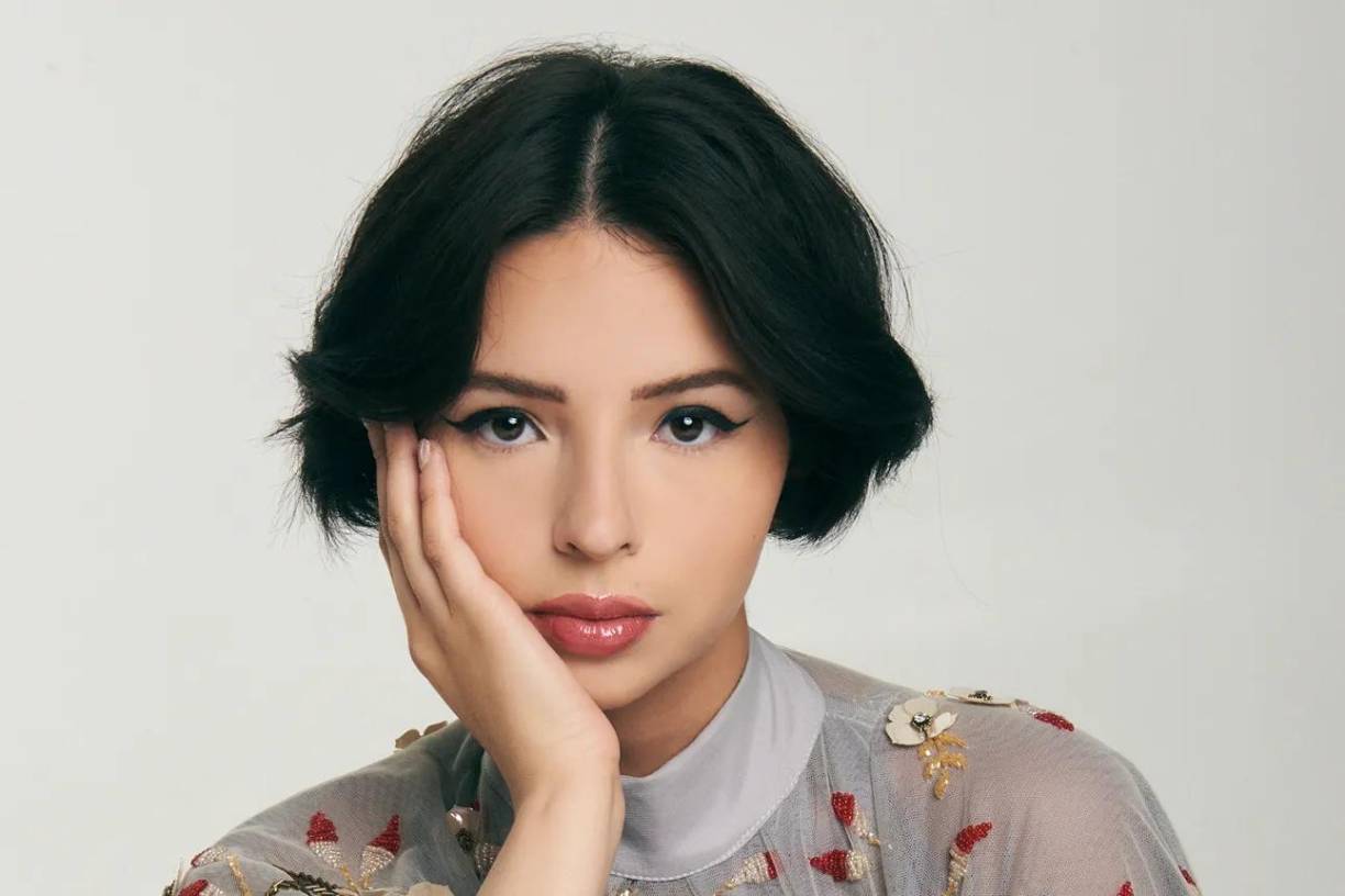 En el video que se viralizó en redes sociales, se puede ver a Ángela en medio de una entrevista, en la que asegura que le escribió a Cazzu para felicitarla por su embarazo, además, dijo cómo se enteró de la noticia y cuál fue su reacción.