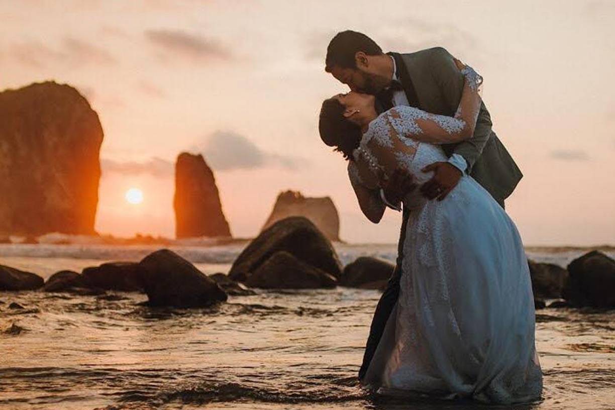 La pareja, que tenía cinco años de casada, fue identificada como Eliana Delgado y Oswaldo Fuentes.