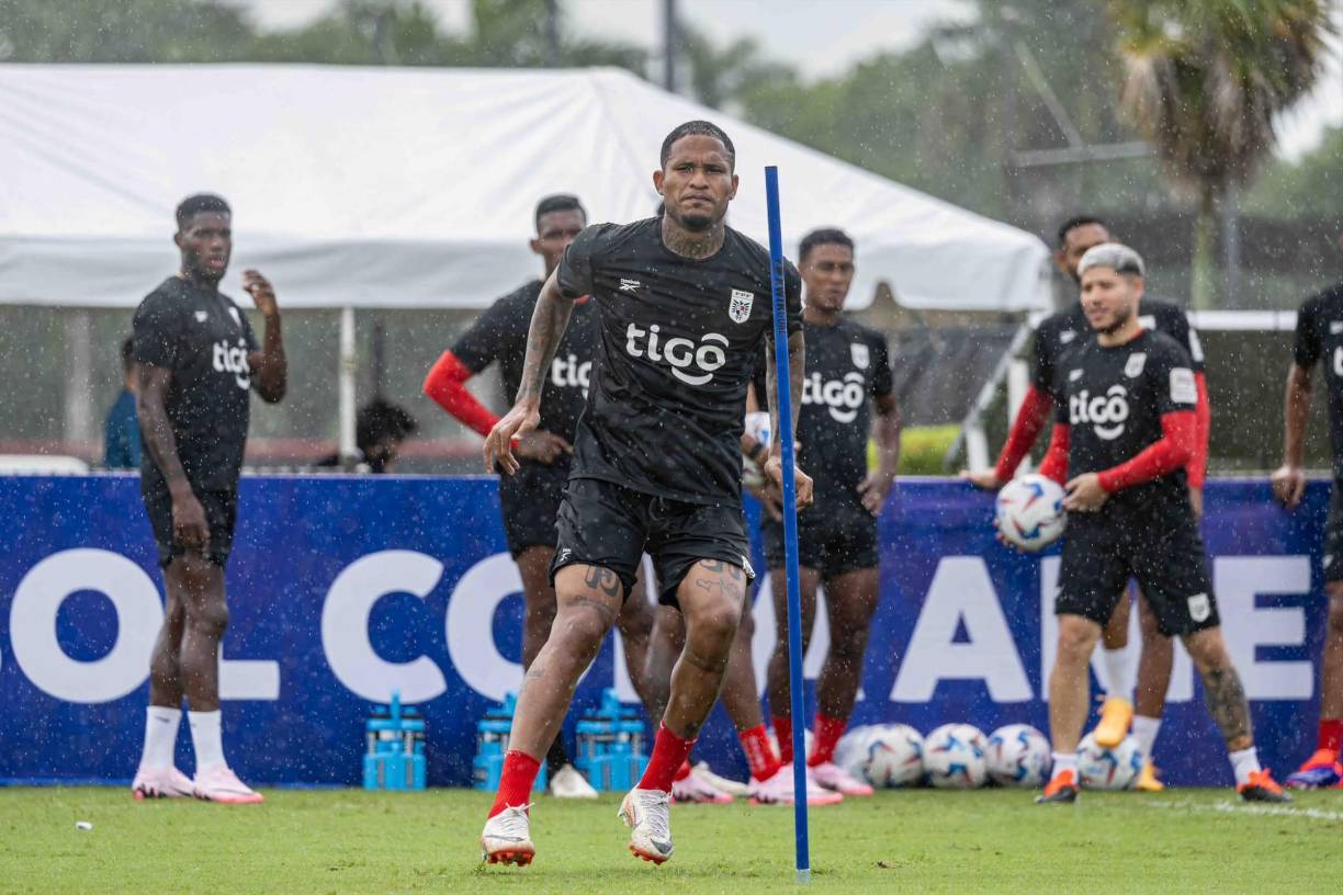 “Una vez la Conmebol confirma la baja por lesión del jugador Aníbal Godoy y autoriza su reemplazo, el director Thomas Christiansen se comunica con el defensor Harold Cummings, del club Xelajú, de Guatemala, en la noche del lunes 17 de junio”.