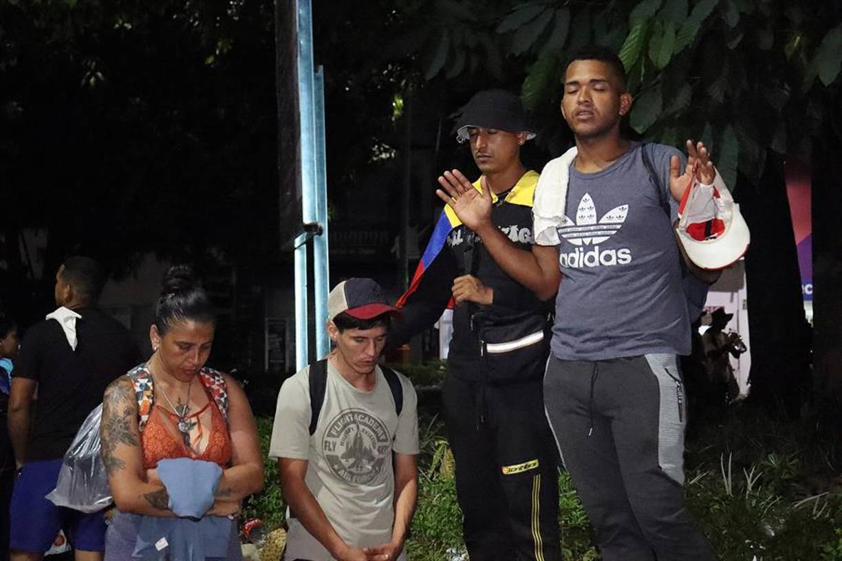 Además, emitirá otra orden ejecutiva para reinstaurar el programa ‘Quédate en México’, que obligaba a los migrantes y solicitantes de asilo a permanecer en territorio mexicano mientras se resolvían sus trámites para entrar en Estados Unidos.