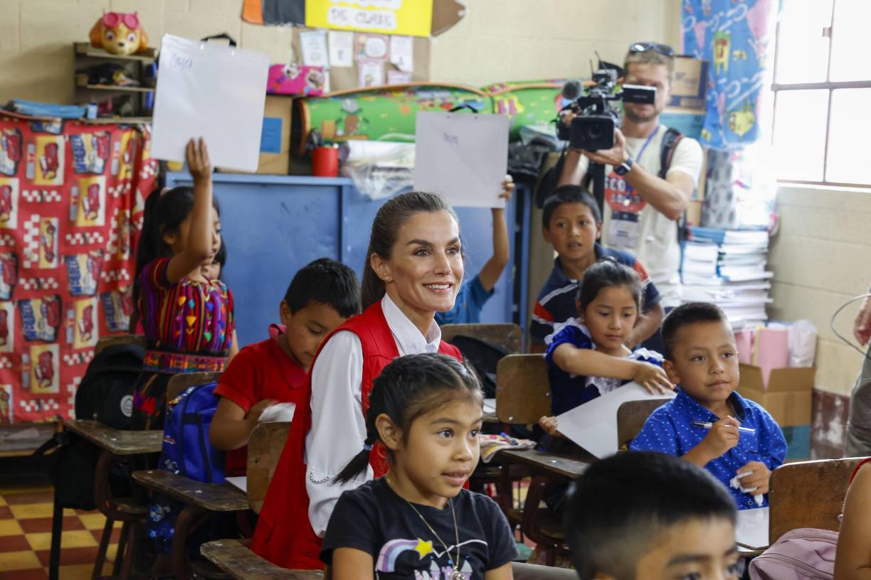 La reina de España, Letizia, culminó una visita a Guatemala para conocer los proyectos de cooperación en el país centroamericano, principalmente en favor de las poblaciones indígenas. 