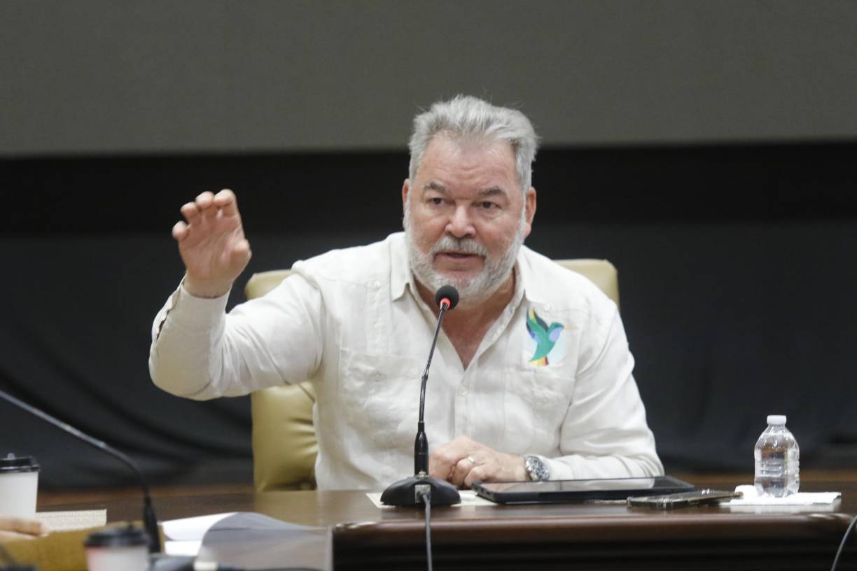 Contreras redujo el presupuesto municipal en L600 millones. En 2023 y 2024, la municipalidad operó con L5,131,719,122 y en 2025 lo hará con L4,630,132,976. Además, el alcalde ha liderado el área de salud con 15 centros de salud municipal y tres macrodistritos, con lo que ha ayudado a descongestionar los hospitales.