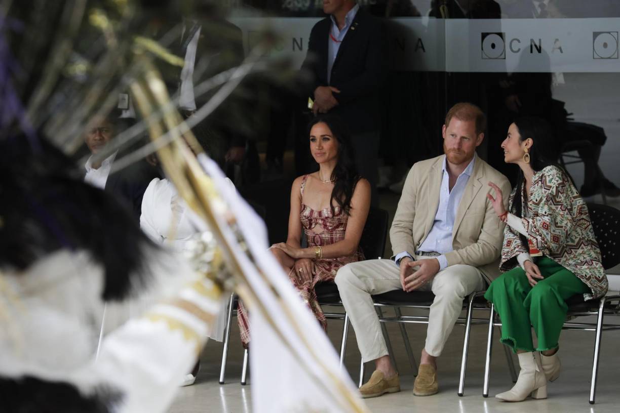 Meghan y Harry fueron recibidos con un espectáculo en Bogotá.