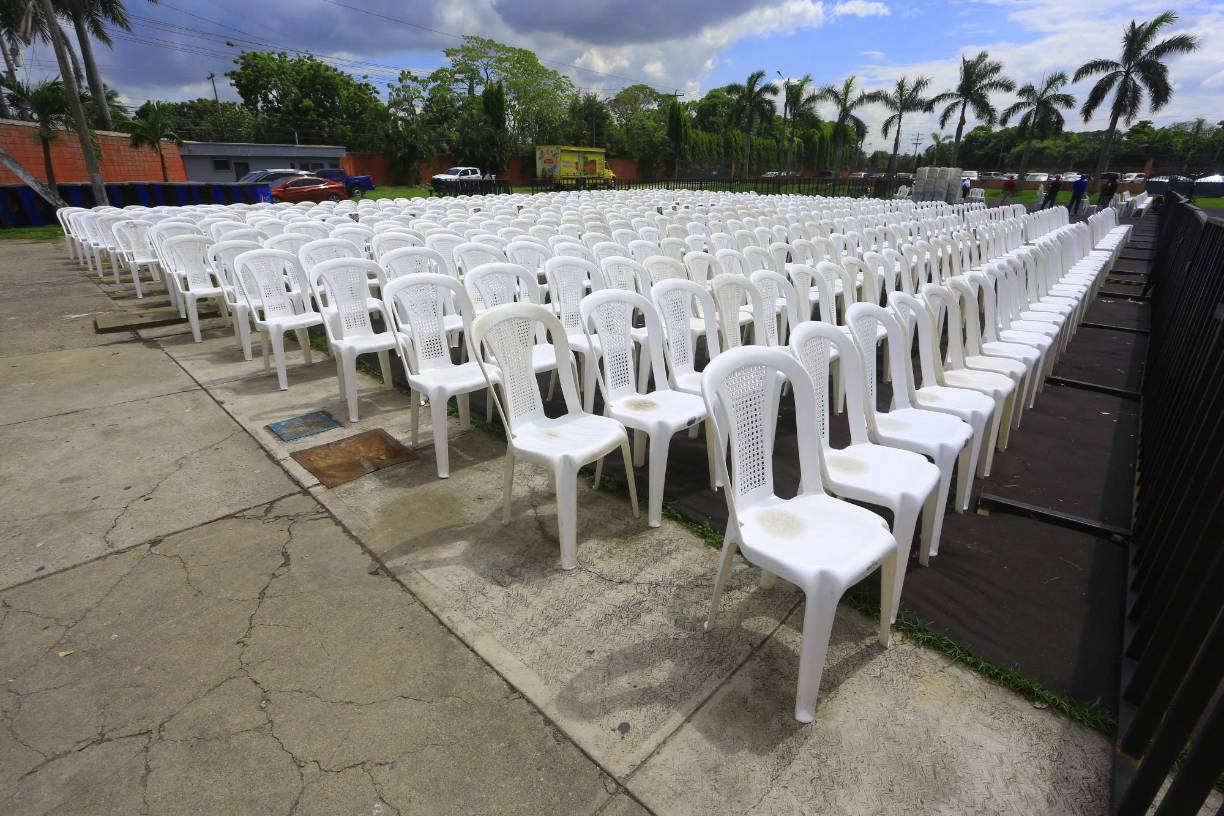 El área de silla contará con los asientos necesarios, aquí podemos ver que prácticamente se está terminando de poner cada una. 