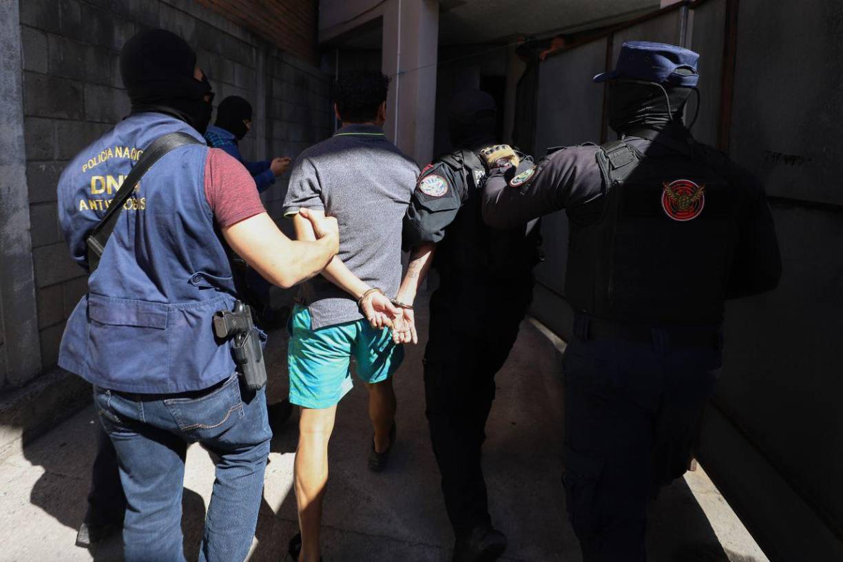 Fue uno de los jugadores más apetecidos en el mercado de piernas y Marathón se dio el lujo de llevárselo a sus filas en el 2007, en donde estuvo hasta el 2009. Uno de los directivos de Real España dijo en su momento que era el jugador que deseaba tener en sus filas y se cumplió en el 2009.