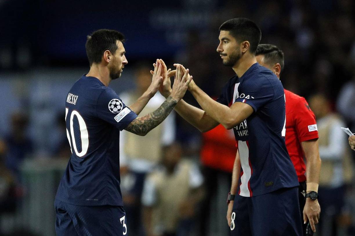 Messi salió del campo para darle su lugar al español Carlos Soler, quien debutó con la camiseta del PSG tras llegar procedente del Valencia.